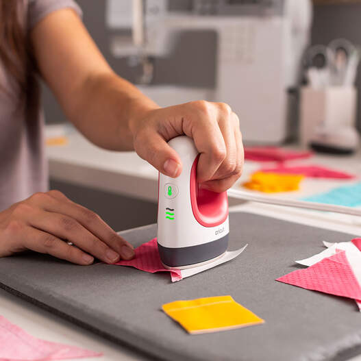 Cricut EasyPress Mini&trade;, Framboise + pack complet Thermocollant